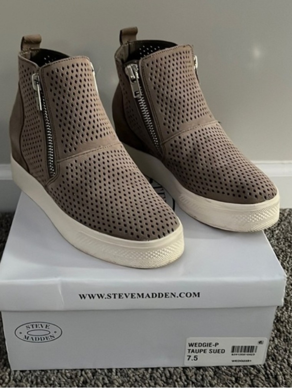 Steve Madden Wedgie Boot Size 7.5